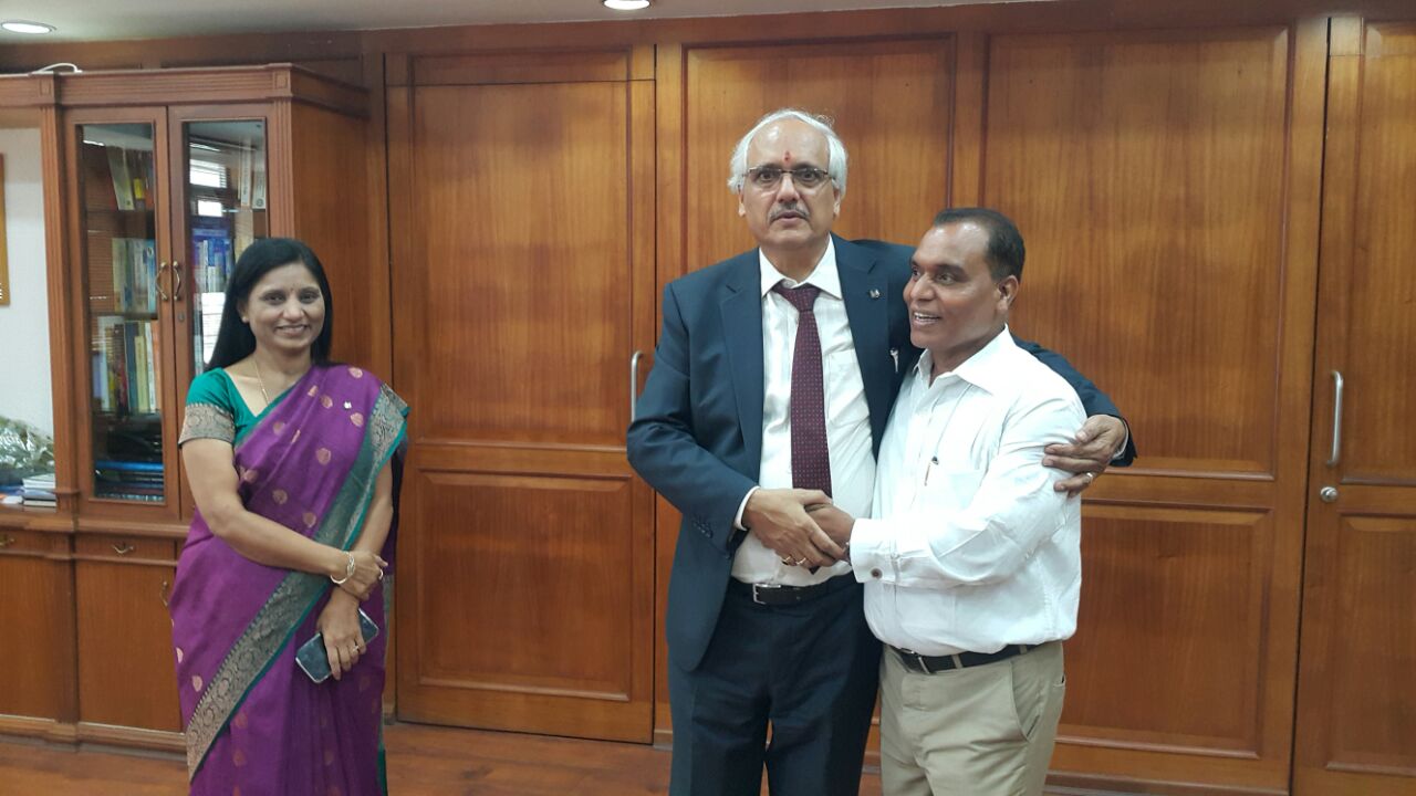 Greeted by LIC Chairman, Mr. V.K. Sharma and Mrs. Usha Sangwan, M.D.